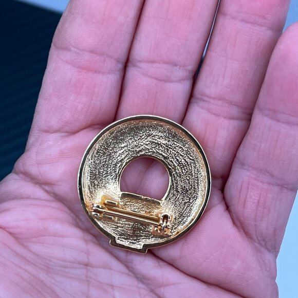 Vintage Gold Tone Circle Brooch With Green & Clear Rhinestones Estate MCM - Picture 7 of 8